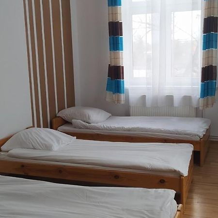 Feniks Pokoje Goscinne Малборк Стая снимка